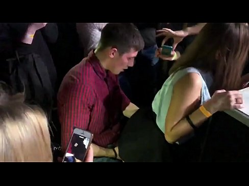 ❤️ Feusuaiga moni i se fale kalapu a Rusia. O le teine ​​Rusia e 18-tausaga le matua i totonu o le anus ma le va'a na fusu i totonu o se fale kalapu ️ Fucking ﹏